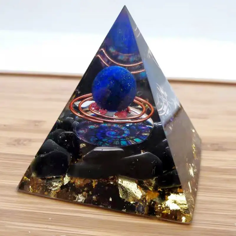 Pyramide de cristaux de guérison en orgone