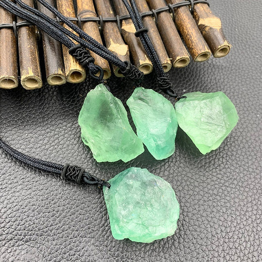 Pendentif avec une fluorite brute