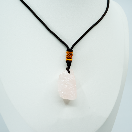 Pendentif en Quartz Rose Brut - Douceur et Harmonie