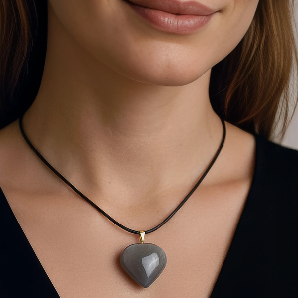 Grand Pendentif Cœur en Quartz Gris-Bleu (13g) - Fait Main au Brésil - Gemio.ch