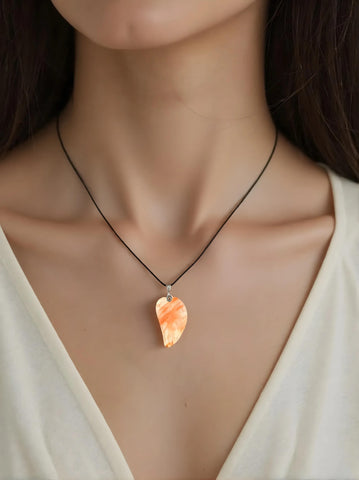 Pendentif Aile en Pierre de Lune Orangée Extra – Douceur Féminine & Harmonie