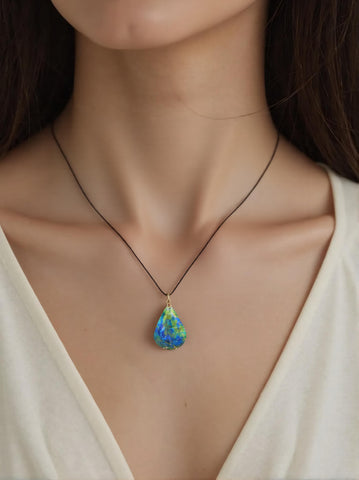 Pendentif Goutte en Azurite/Chrysocolle – Apaisement Émotionnel & Éveil Sensoriel