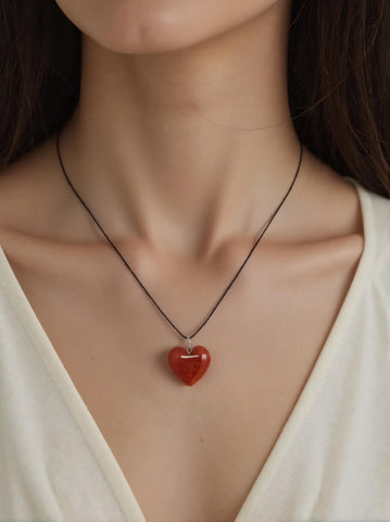 Pendentif Cœur en Jaspe Rouge – Énergie & Vitalité
