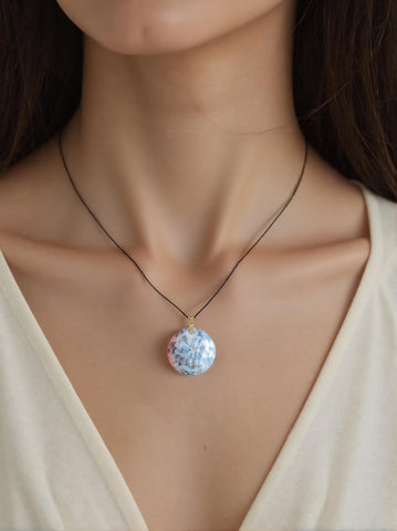 Pendentif Rond en Opale Dendritique (Merlinite) – Énergie & Harmonie