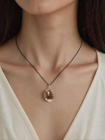 Pendentif Ovale en Quartz Fumé – Clarté & Force Intérieure