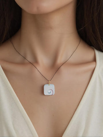 Pendentif Œil de Sainte Lucie Carré – Talisman de Chance et d’Équilibre