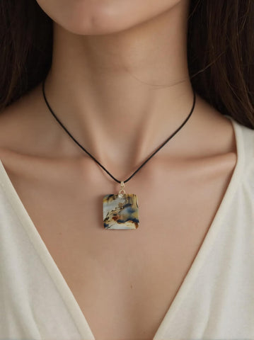 Pendentif Agate Fleur Carré – Équilibre, courage et sérénité intérieure
