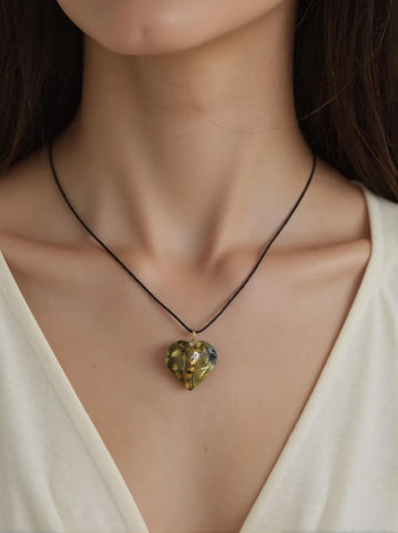 Pendentif Jaspe Orbiculaire Cœur – Régénération Émotionnelle et Patience Intérieure