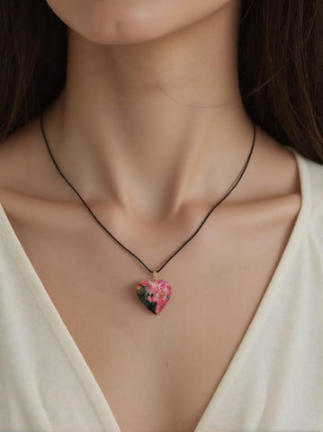 Pendentif Rhodonite Cœur – Amour de Soi, Calme Intérieur & Confiance