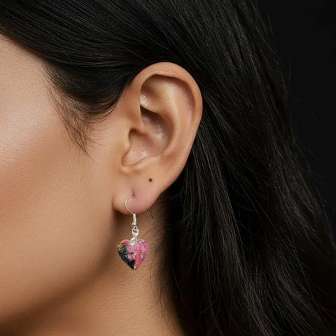 Boucles d’Oreilles Rhodonite Cœur – Apaisement, Amour & Confiance en Soi