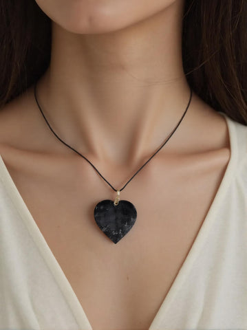 Pendentif Basalte Cœur – Énergie Vitale & Harmonie Émotionnelle