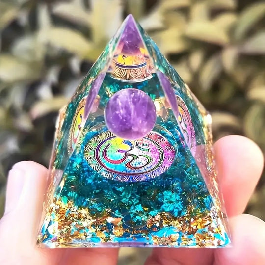 Pyramide en Orgone avec Améthystes et Malachite - 5 cm - Sérénité et Protection