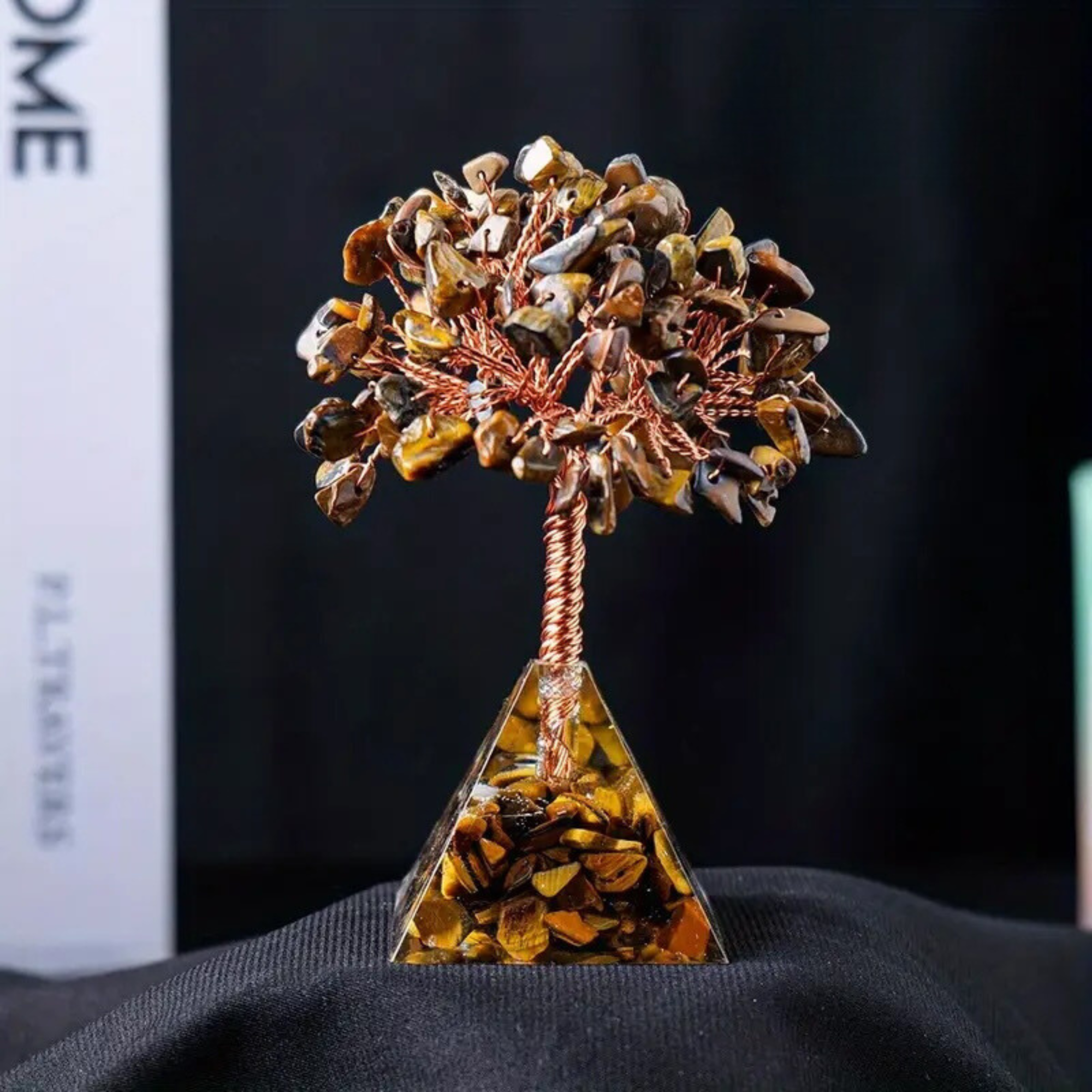 Arbre en Œil de Tigre avec Base en Pyramide d'Orgone - Protection et Confiance