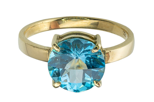 Ring aus Gelbgold und blauem Topas