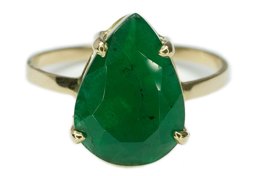 Ring aus Gelbgold und Smaragd