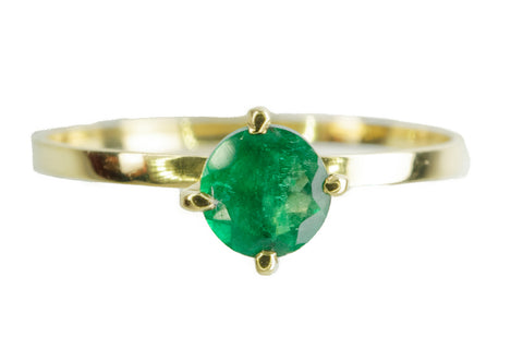 Bague solitaire en or jaune et émeraude