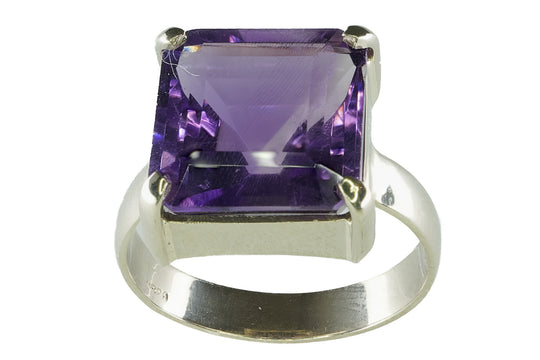 Ring aus Weißgold und Amethyst