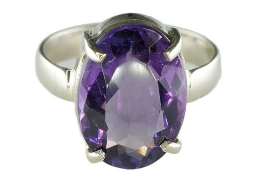Ring aus Weißgold und Amethyst