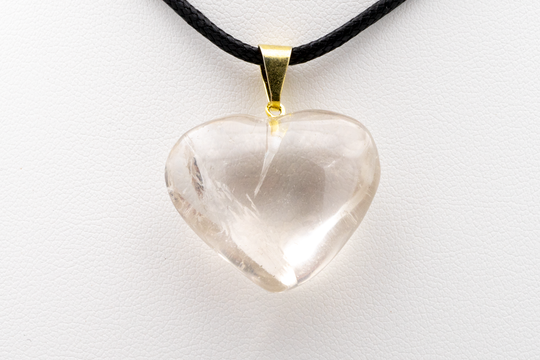 Pendentif Coeur en Quartz Transparent avec inclusions 2.5 cm