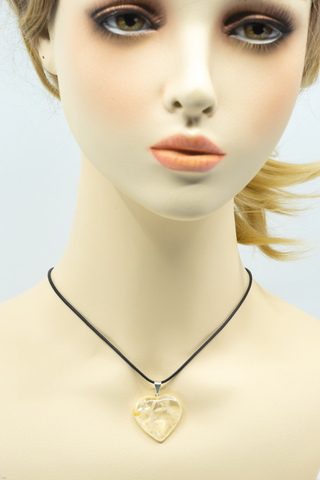 Pendentif Coeur en Quartz Blanc avec Inclusions 2.8 cm