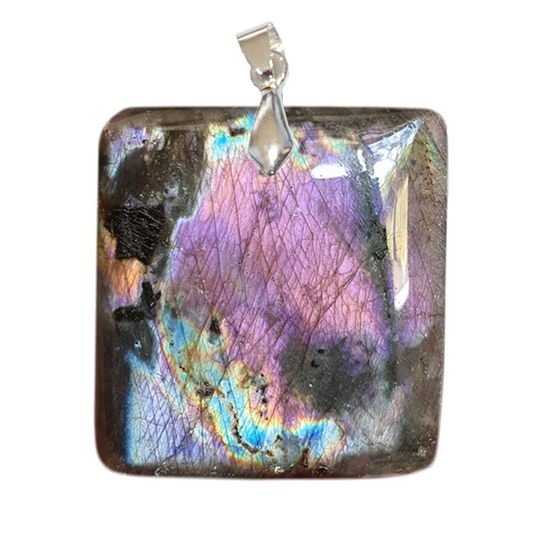 Schwarzer Labradorit-Anhänger mit quadratischen Regenbogenreflexen