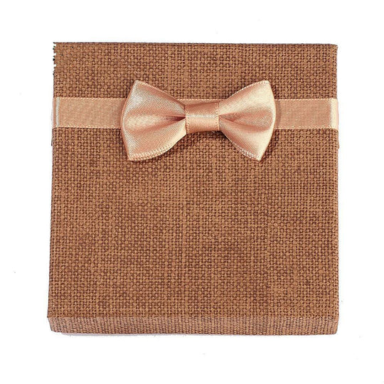 Boîte cadeau en carton pour bijou avec ruban