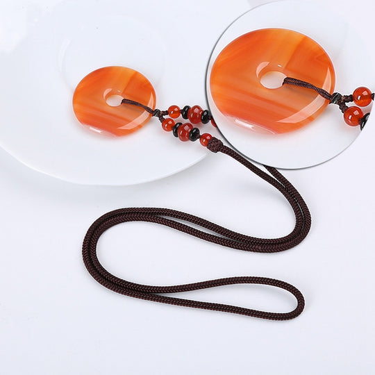 Yumten-Anhänger mit rundem rotem Achatstein