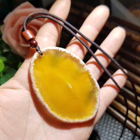 Pendentif en agate naturelle polie - couleur jaune